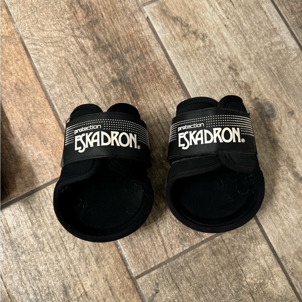 Eskadron hind boots